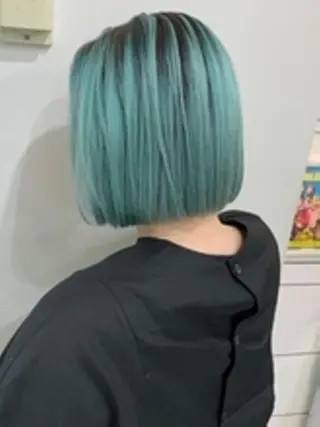 ショート カラー 前田 桃花のヘアスタイル