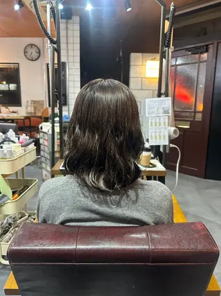 ミディアム カラー 倉本 美優のヘアスタイル
