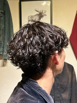 ミディアム パーマ メンズ ブリーチなしカラー /メンズパーマ/原宿のヘアスタイル