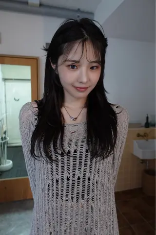 ロング カラー 顔周りレイヤー/韓国 ブリーチminamiのヘアスタイル