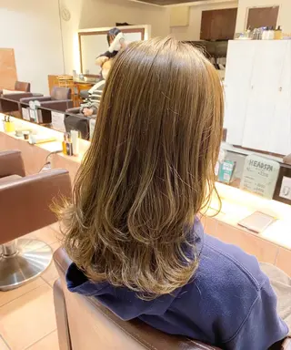 セミロング カラー 透け感カラー🌿 小島 りなのヘアスタイル