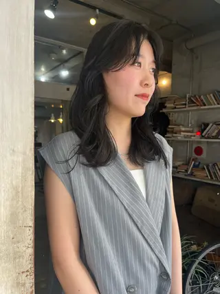 ミディアム カラー ハイトーン/顔まわり レイヤー/YUKAのヘアスタイル