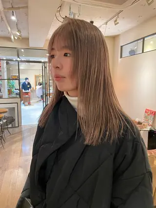 セミロング カラー ファッションに 溶け込むstyleのヘアスタイル