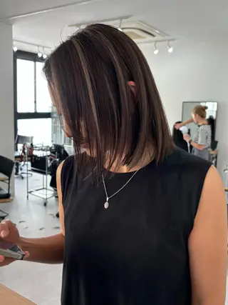 ミディアム カラー Mina/岡山/矯正 ブリーチ/レイヤーのヘアスタイル