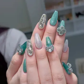 ネイル Queens 榊 まおのネイルデザイン