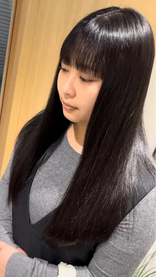 セミロング COMMUOVERE瓢箪山店所属・瓦井 慧のヘアスタイル