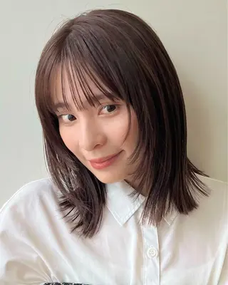 ミディアム カラー あやめ【顔まわり/レ イヤー/柔らかカラ】のヘアスタイル