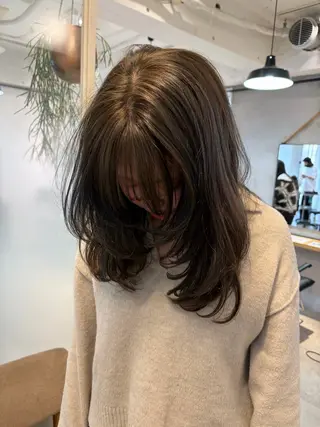 ロング カラー ミルクティー× グレージュMOMOのヘアスタイル