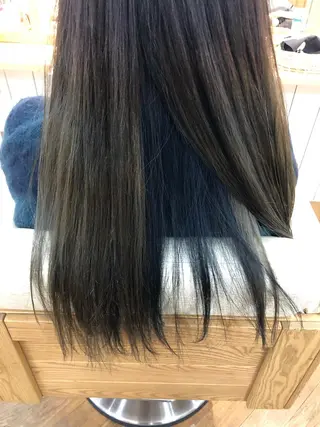 ロング カラー DEE okazakiのヘアスタイル