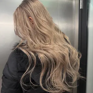 ロング カラー シールエクステ特化 ハイトーン、NANAのヘアスタイル