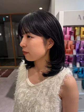 ミディアム 荻野 結衣のヘアスタイル