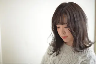 セミロング カラー GLROW haruhiのヘアスタイル