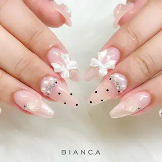 ネイル Bianca 石井🎀のネイルデザイン