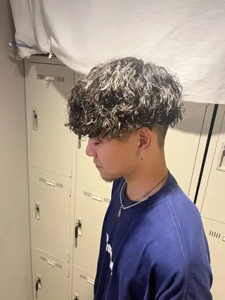 ミディアム パーマ メンズ GOTODAY所属・横浜駅メンズパーマ師 🌀岩﨑弘成🌀のヘアスタイル