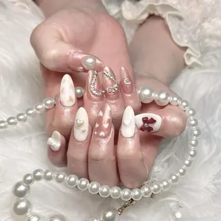 ネイル RAFFINE 月🦋🩵のネイルデザイン