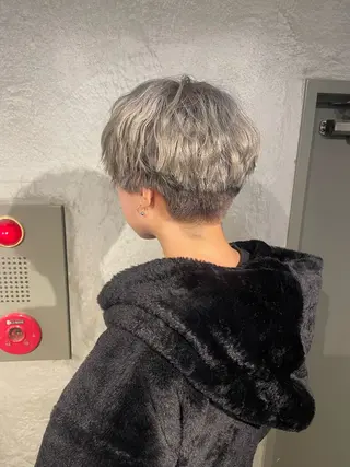 ショート カラー マツナガ トモコのヘアスタイル