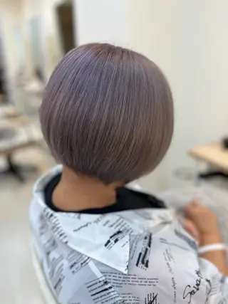 ショート カラー Lamp 柏 山口 か乃 ブリーチカラーのヘアスタイル