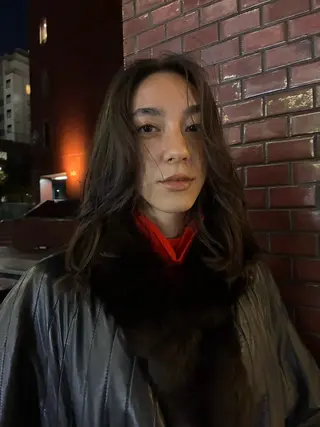 ミディアム カラー 坂入 美帆のヘアスタイル