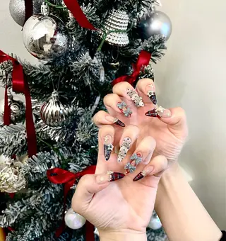 ネイル crystal ___nail所属・Au Thuc trinhのネイルデザイン