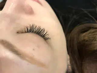 マツエク・マツパ 保子 祐里香のヘアスタイル