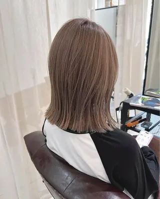 ミディアム 金気 真央のヘアスタイル