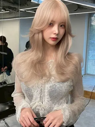 セミロング カラー 西 優衣奈のヘアスタイル