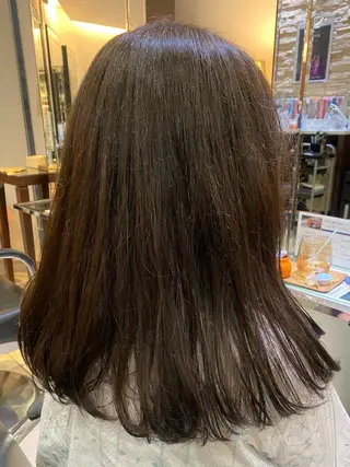 セミロング 荻野 早紀のヘアスタイル