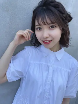 ミディアム ヘアアレンジ ヘアセット🎀耳つぼ 👂💎MONAMIのヘアスタイル