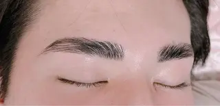 メンズ アイブロウ Lovely Dollsの眉毛・アイブロウイメージ