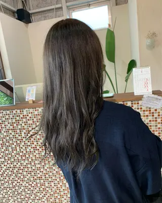 カラー 礒谷 夏帆のヘアスタイル