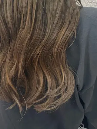 ロング カラー ホワイト/店長/カラ ー講師/錦糸町/岩崎のヘアスタイル