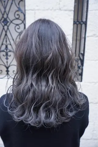 ミディアム カラー 鍋田 和見のヘアスタイル