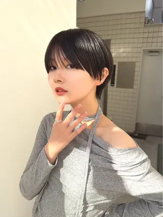 ショート レイヤーカット/ 透明感カラー/めいのヘアスタイル