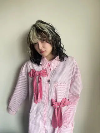 ミディアム 鈴木瑛里／ブロンド ベージュ／男女のヘアスタイル