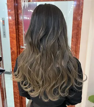 ロング カラー she2.shinjuku所属・takumi Hのヘアスタイル