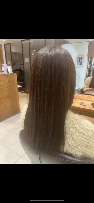 カラー 安達 葵のヘアスタイル