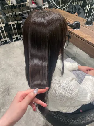 セミロング Toiro 新宿所属・新宿/新宿三丁目 yuinaのヘアスタイル