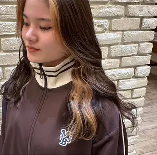 ロング カラー 濱﨑 璃乃のヘアスタイル