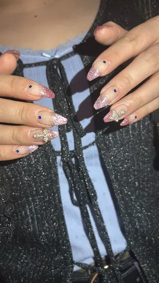 ネイル nailsalon　hue所属・小山 羽奈のネイルデザイン