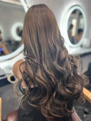 ロング カラー LOHAS 優来（ユラ）のヘアスタイル