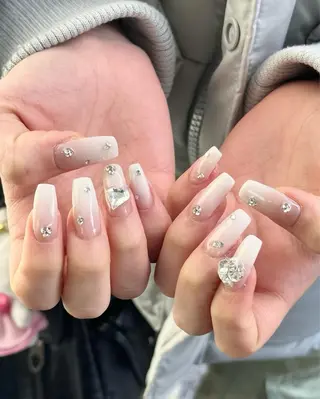 ネイル 🎀韓国レイヤー特化 🎀ベージュ/ミクのヘアスタイル