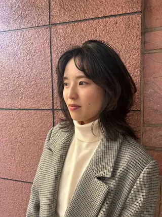 ミディアム ~洗練ナチュラル~ 🪵 岡田 知佳のヘアスタイル