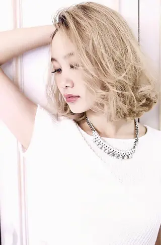 セミロング MUSASHI ブリーチカラー◎のヘアスタイル