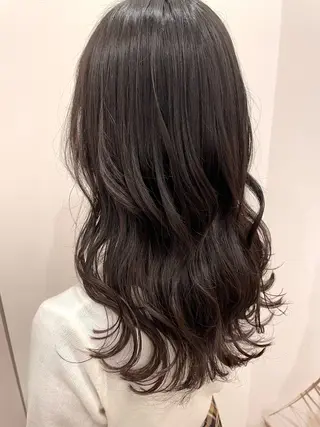 ロング 古澤 あかねのヘアスタイル