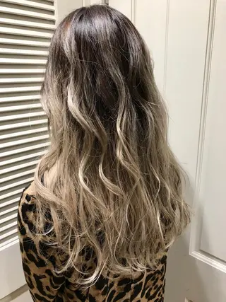 セミロング 渋谷ハイトーン/ デザインカラー阿部のヘアスタイル