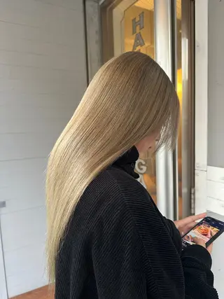 ロング miloc MOMOKAのヘアスタイル