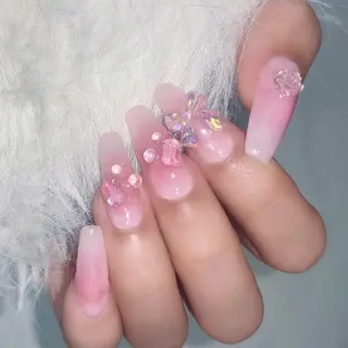 ネイル バストアップサロン LUNAのネイルデザイン