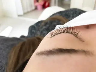 マツエク・マツパ By color EYE&NAIL所属・By color EYE【BEE】のマツエク・マツパデザイン