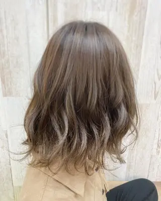 ミディアム 安永 萌花のヘアスタイル