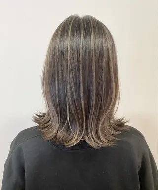 ミディアム 山本 茉希のヘアスタイル